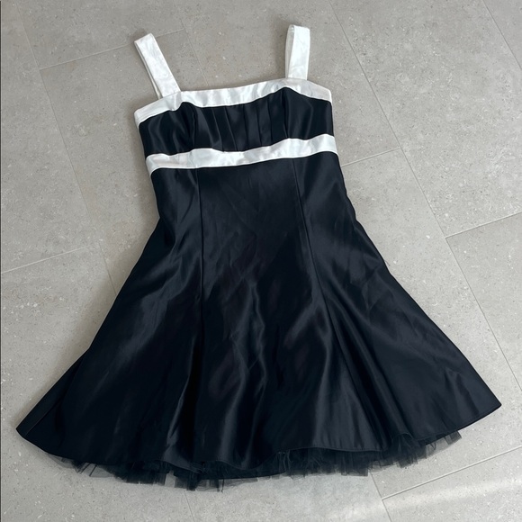 Jessica McClintock Black and White Prom Dress - Picture 1 of 6